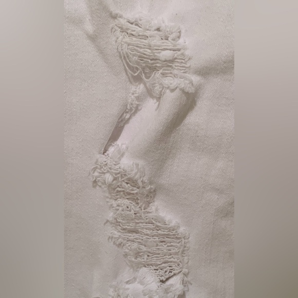 J Brand - Women's 9326 Cropped Skinny
Distressed Jeans (white-size 28) - Picture 2 of 8